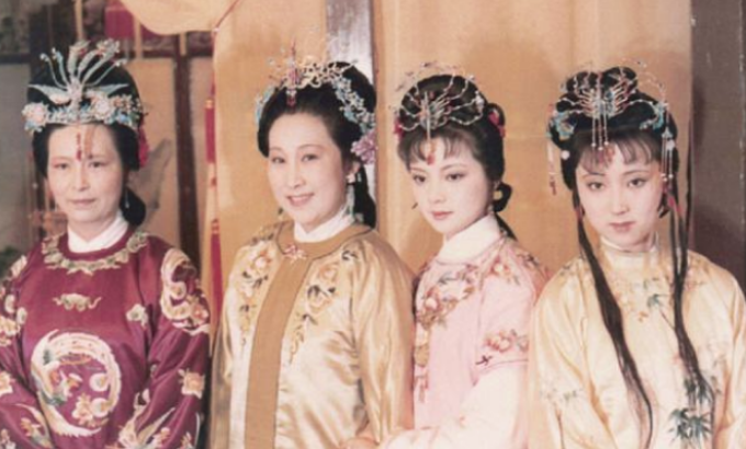 在死去的前三年，贾元春为何突然被封妃？