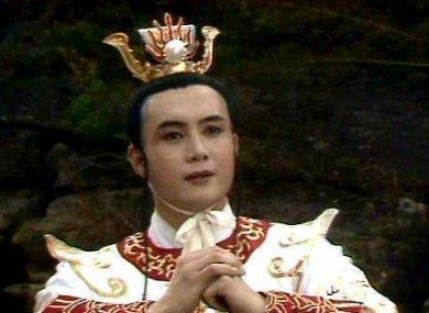 小白龙乃龙王之子，万圣公主为什么要出轨九头虫？