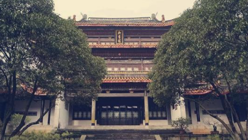最早的两个书院叫丽正书院和集贤殿书院,出现在唐朝贞元年间,他们