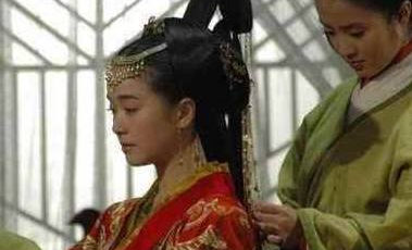 辛追夫人的生平如何？与韩信是什么关系？