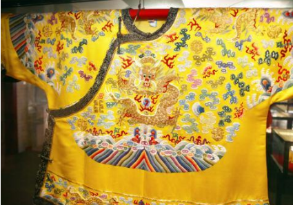 为什么从秦始皇之后的龙袍会变成黄色 最后是怎么演变下去的