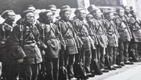 李鸿章为什么一开始支持常胜军，到最后又要解散他们？