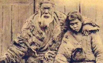 清朝贵族的福利有多好？有皇室后裔算了笔账，看来大清亡的不冤