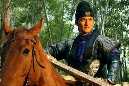 李元霸杀了宇文成都后，谁找他复仇弄成了重伤？