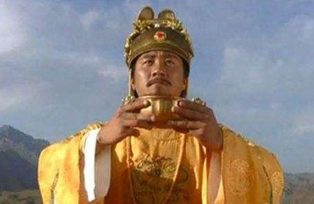 都是皇帝朱元璋为什么如此信任朱标？而康熙却截然相反？