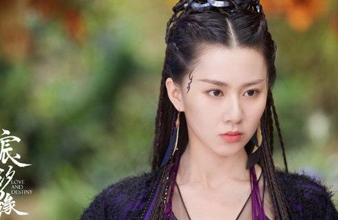 《宸汐缘》宝青是翎月的亲生女儿吗？宝青的目的是什么？
