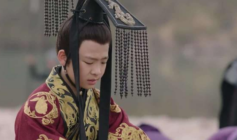 皇帝让大臣找公鸡下的蛋？看大臣儿子如何破局？