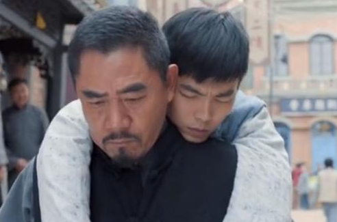 《老酒馆》由麻子为什么打桦子？桦子和小棉袄是什么关系？