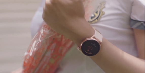 偶然发现的一天,女主手表是什么牌子?