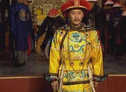 雍正皇帝和隆庆皇帝相比 谁的功绩更高馁