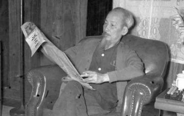 胡志明自己精通汉语，为何要在越南下令废除汉语？
