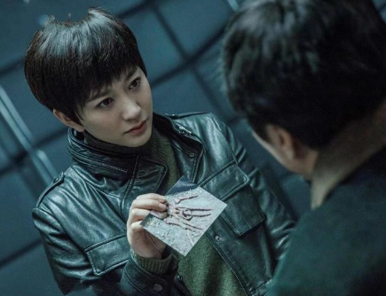 《时空来电》何君的最后破旧案了吗 何君的结局是什么样的