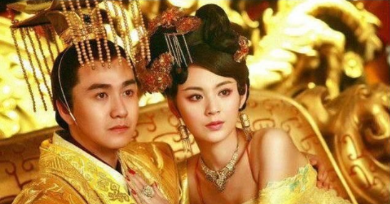 皇帝得了美人不独享,邀请大臣一起欣赏,从此产生一个令人遐想的成语?