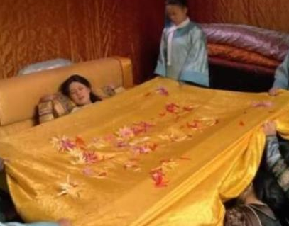 古代皇室的妃子这么多 为什么很少出现双胞胎呢