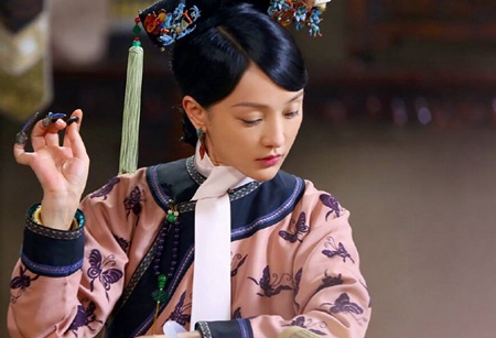 清朝妃子脖子身上为什么有一条围脖 这个东西是用来做什么的