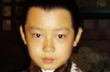 官员欠巨债无力偿还，9岁儿子完美结局