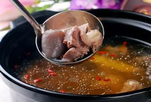 温补学派：立足于先后天，或侧重脾胃，或侧重肾命，而善用甘温之味