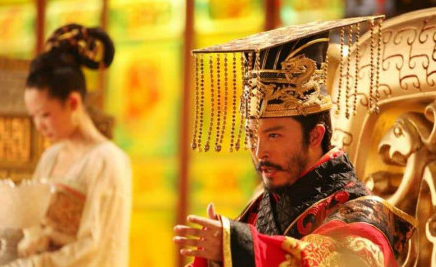 此人原本是隋炀帝的侍卫，因脸太黑被赶出宫廷，率兵差点灭掉隋朝 