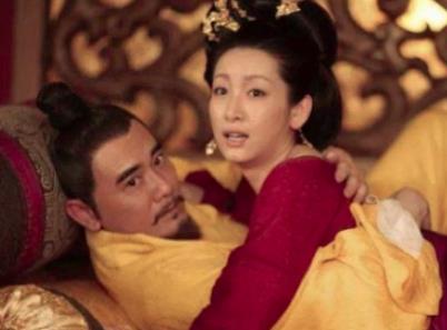 她嫁给自己的小叔子，后来独揽大权成了战争狂人