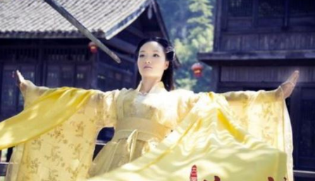 黄衫女子和张无忌相比谁的武功高 二者到底孰强孰弱