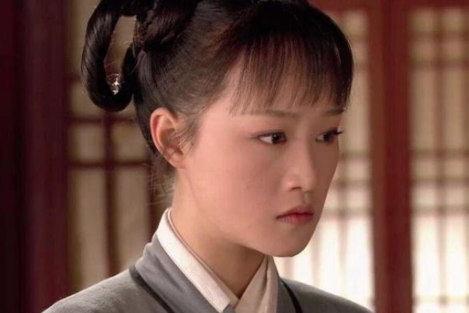 她连续为康熙生下3个儿子，雍正与乾隆都封她为妃