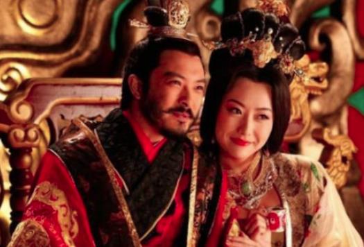 儿子设计灌醉了皇帝的妃子，结果还当上了皇帝