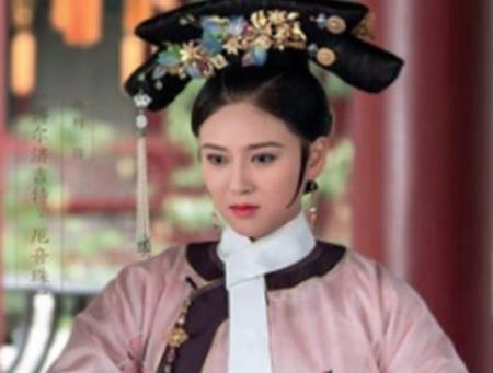 她是清朝被废的皇后，怀有身孕被赶出宫