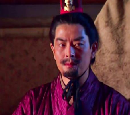 此人受遗命辅佐孙权，死后哀荣备至