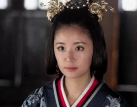 乞丐深夜拜见皇后，第二天皇帝下旨册封他为侯爷