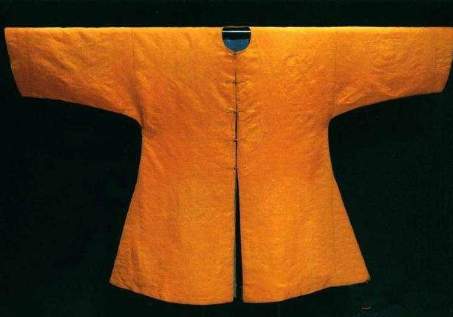 黄马褂就是黄色的褂子 这个马褂到底有什么权利呢