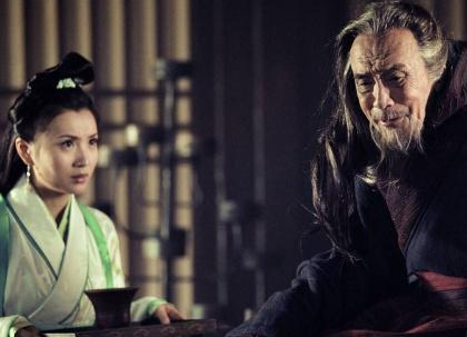 王允是怎么被逼死的 太过自大就被叛军逼着跳楼而死