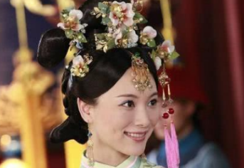 平妃不到十岁被康熙纳入后宫，她死后的封号是什么？