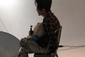 陈妍希探班陈晓，甜蜜互动感情好