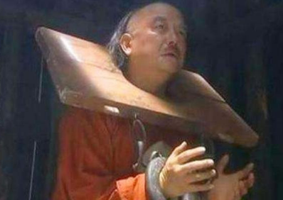 和珅为什么贪污只贪钱不贪地产呢 他当时的房产有多少