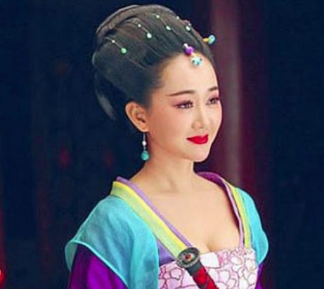 此女刚当上皇后，写下历史上最大胆泼辣的一首诗