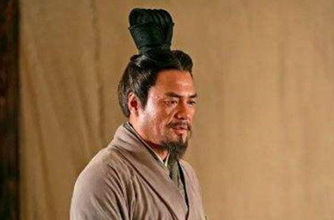 官渡之战实力强于曹操数倍的袁绍为什么输了？有个因素他不够重视！