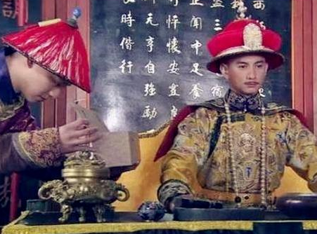 看完别在被电视剧给骗了 古代皇帝压根就不是天天睡眼惺忪的上早朝