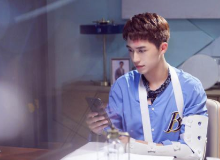 《我不能恋爱的女朋友》饰演迟信的人是谁 迟信的结局是什么