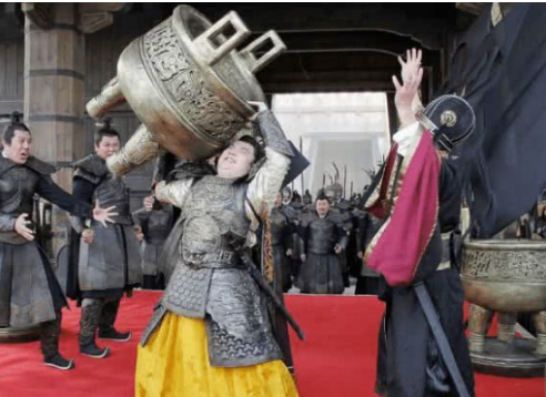 秦武王举鼎绝膑而死,死后为何有人升官,却有人灭族呢?