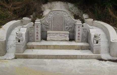 怎么看坟地风水的好差？风水师下葬口诀有哪些？