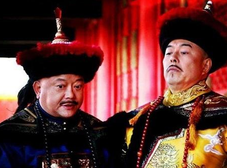 和珅往赈灾粥里面掺沙子 为什么百姓反而叫好呢