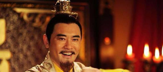 这位皇帝死的太窝囊,因酒后一句戏言,妃子竟用被子杀死一代君王?