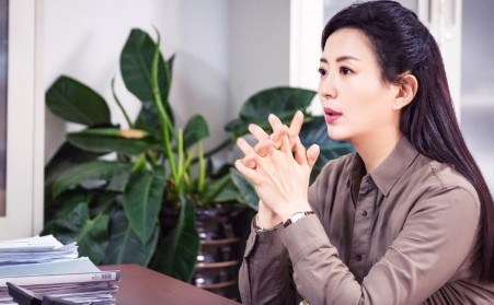 《都是一家人》饰演薛梅的人是谁 薛梅和越永强是什么关系