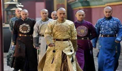 康熙临死前为什么要点名要隆科多陪葬呢 只因这件事和雍正有关