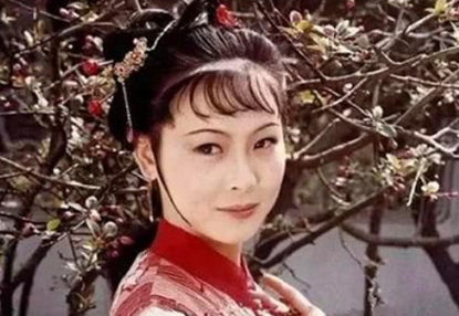 《红楼梦》中的夏金桂是个怎么样的人？夏金桂的嚣张看丫鬟的名字就知道了！