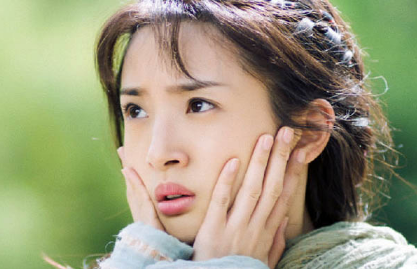 《小女花不弃》柳明月和薛菲是什么关系 她和莫府有什么联系