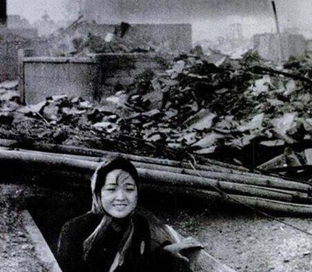 广岛核爆老照片:幸存者在照片中笑得很开心