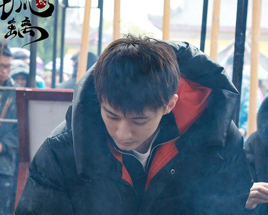 《琉璃美人煞》是根据小说改编的吗？男女主角分别是谁