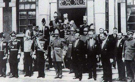 毓崇是大清皇族，为什么晚年却落魄到捡破烂为生？