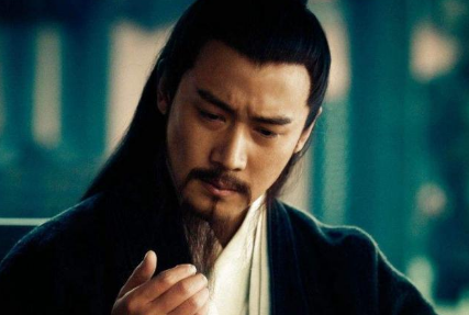 诸葛亮是怎么拉拢张飞关羽的 他们的关系是怎么缓和的